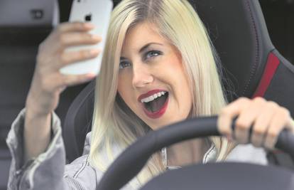 Selfie vozi u sudar: Jedan od četiri vozača se snimao u autu