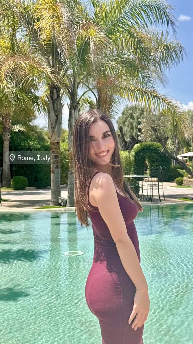 FOTO Zbog nje bi svi u zaleđe. Tange i zastavica su joj rekviziti