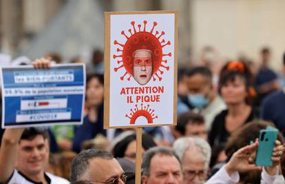 Francuzi se bune: U prosvjedima protiv vladinih mjera uništena dva centra za cijepljenje