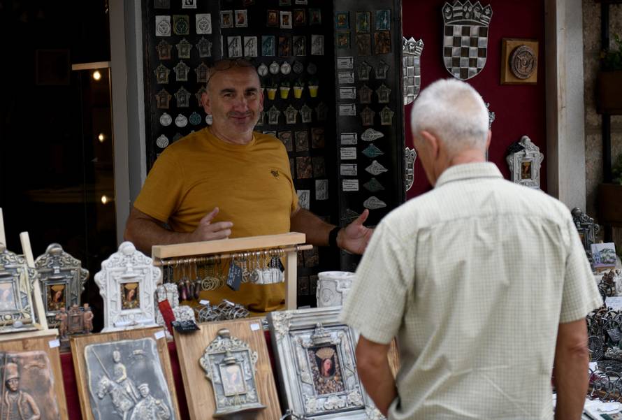 Sinj: Okupljanje ljudi u Sinju uoči 310. Sinjske alke
