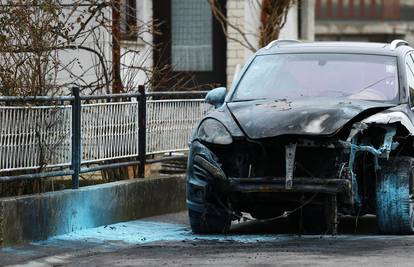 Zapalio Porsche: Stanari gasili auto, žena je zadobila opekline