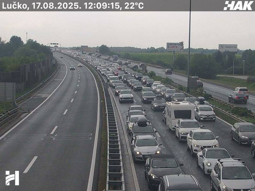 FOTO Gužve na autocestama: Kod Bosiljeva kolona od pet km