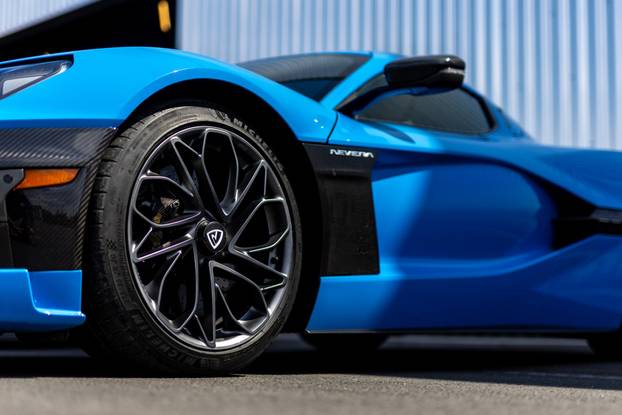 Rimac Nevere parkirane ispred Rimac kampusa u Kerestincu povodom Trilblazers Toura