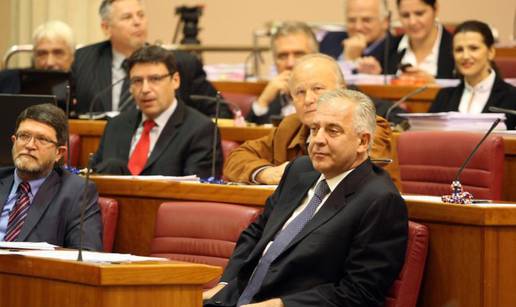 Sanaderu ne mogu dati pla&cacute;u, Saboru nije dao radnu knji&zcaron;icu