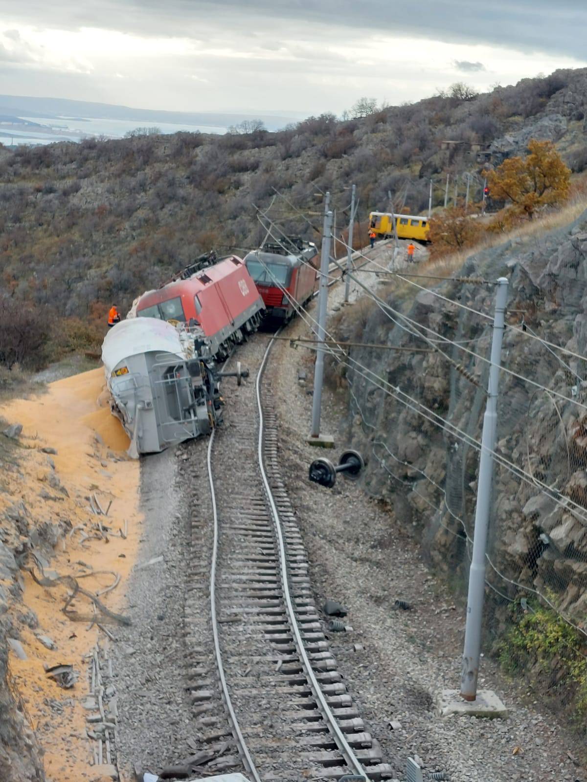 Prometnici zaustavljali jureći vlak: 'Javili su strojovođi, on je skočio i spašavao živu glavu'