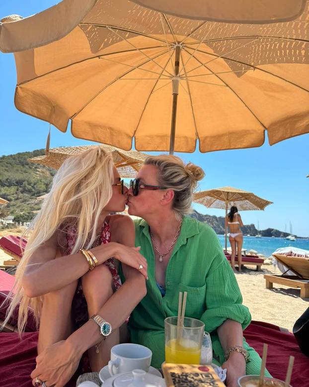 FOTO Slavni nogometaš ostavio suprugu zbog čudnih sklonosti