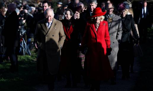 FOTO/VIDEO Stotine ljudi &ccaron;ekalo kraljevsku obitelj: Na misu ove godine nisu pozvali dva &ccaron;lana...