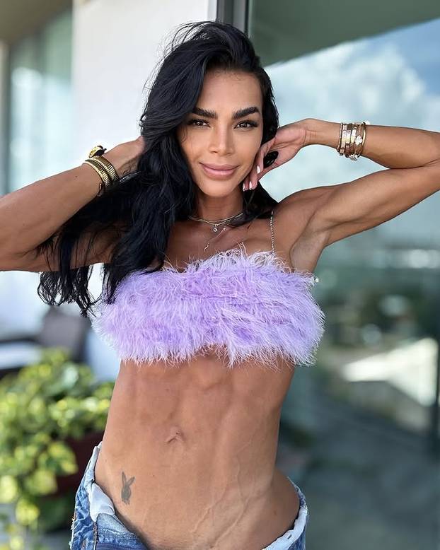 FOTO Želi imati najtanji struk na svijetu: Nosim korzet do 23 sata dnevno i želim srušiti rekord