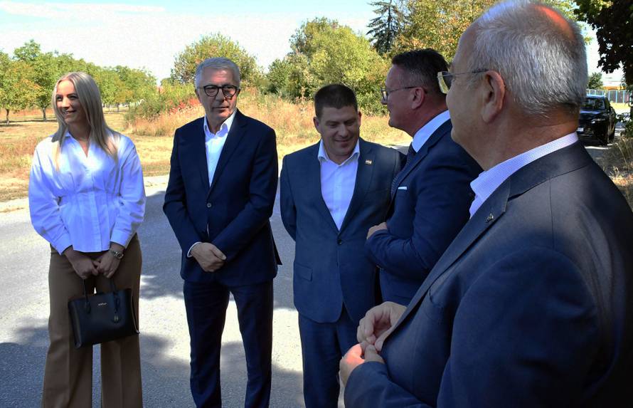 Slavonski Brod: Ministar Butkovi​ć na ​početku radova izgradnje ​​spojne ceste prema holdingu ​Đur​o ​Đ​aković