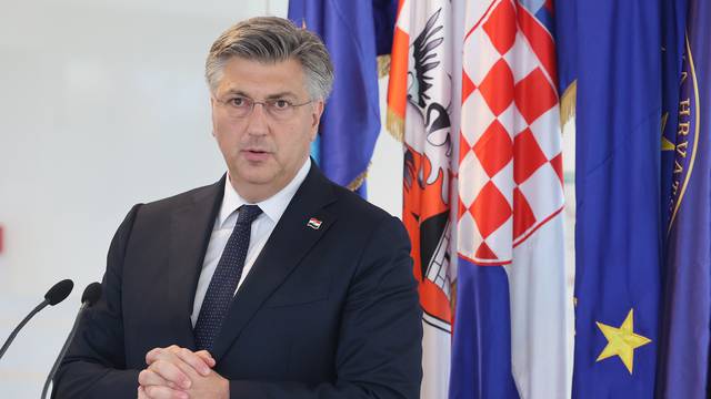 Petrinja: Premijer Plenković sudjelovao na svečanom otvorenju Veteranskog centra 