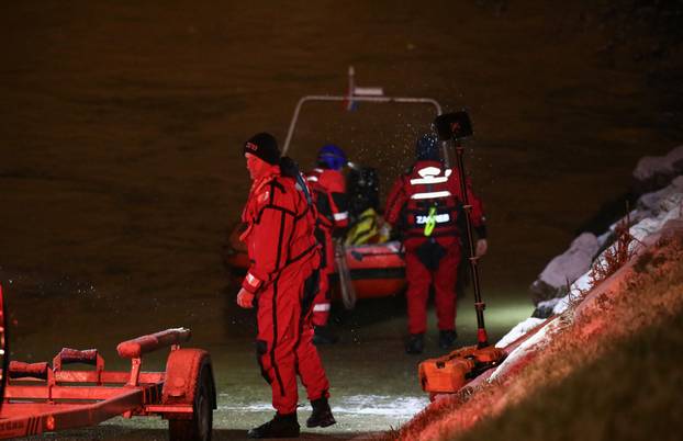 Zagreb: Zbog loših vremenskih uvjeta obustavljena potraga u rijeci Savi