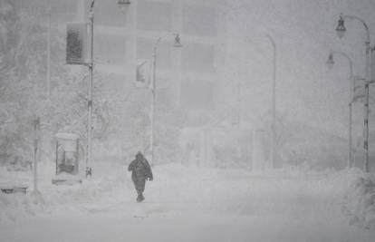 Istok SAD-a pogodila je zimska oluja: Za vikend će biti još gore