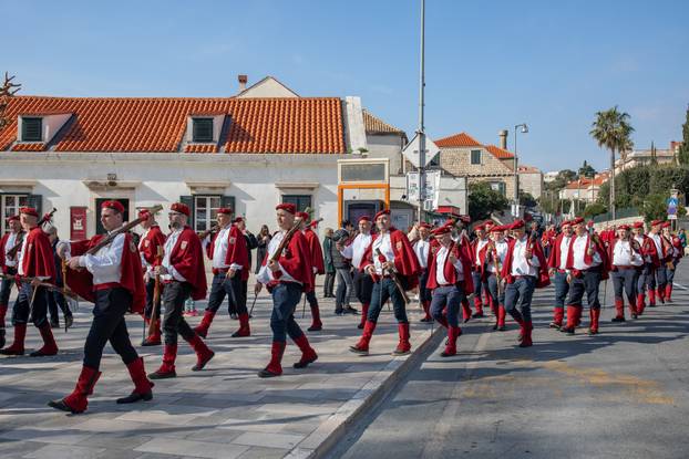 Dubrovnik: Spuštanjem barjaka sv. Vlaha i podizanjem državne zastave te misnim slavljem završila je ovogodišnja Festa svetog Vlaha