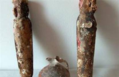 Nudili ih na internetu: Policija našla Koransku nimfu i amfore
