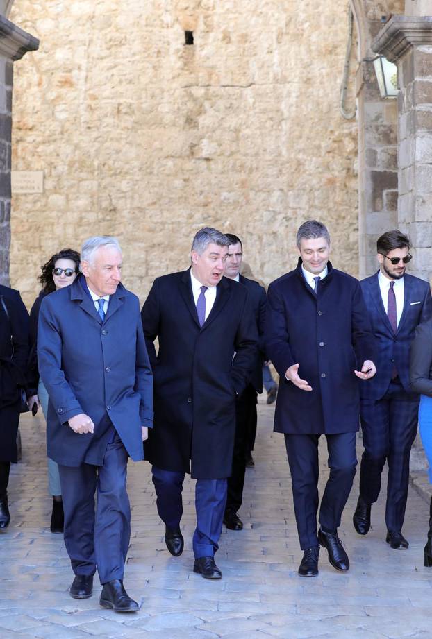 Dubrovnik: Predsjednik Milanović u društvu gradonačelnika u prolasku gradom