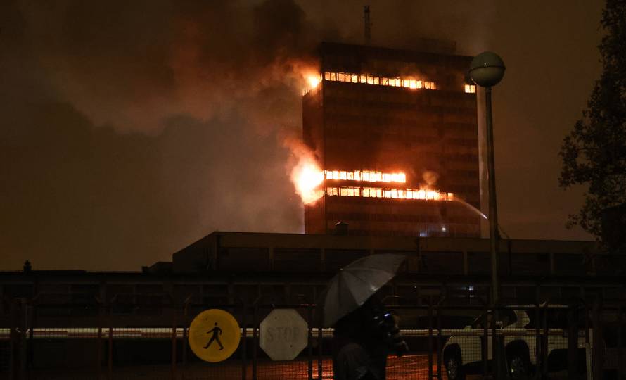 Zagreb: Pozar u Vjesnikovom neboderu