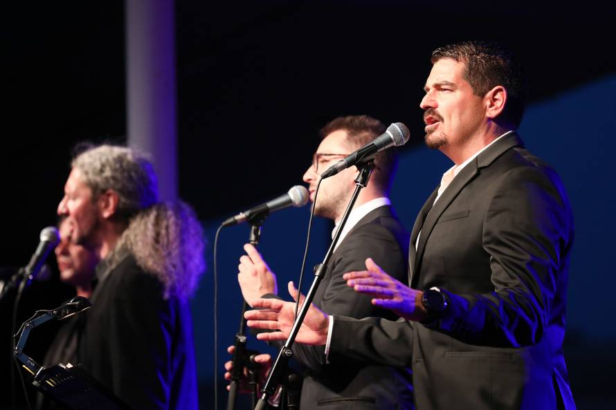 Zagreb: Koncert 4 tenora na pozornici ispred KD Vatroslava Lisinskog
