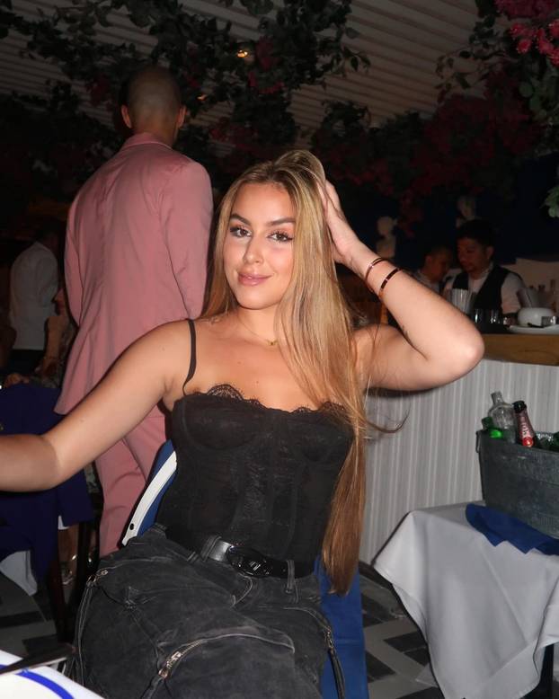 Alisha je prošlost. Zvijezda Brazila sad se spetljala s kćeri legende Arsenala. Tek joj je 19