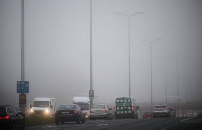 HAK objavio upozorenje za vozače zbog magle i rosulje, na Jadranu će uživati u suncu