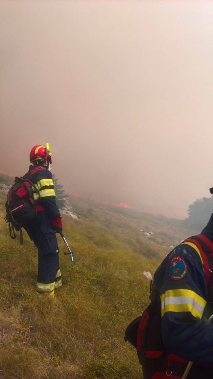I dalje gase na Velebitu: 'To je požar kakvog nema u priobalju'
