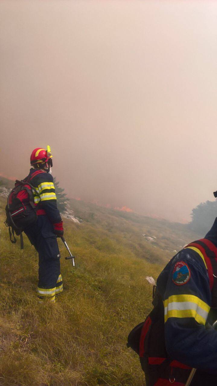 Gusti dim otežava gašenje kod Nacionalnog parka Sj. Velebit