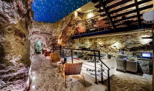 FOTO Hotel u Dubrovniku ima koktel bar u stijeni nad morem!