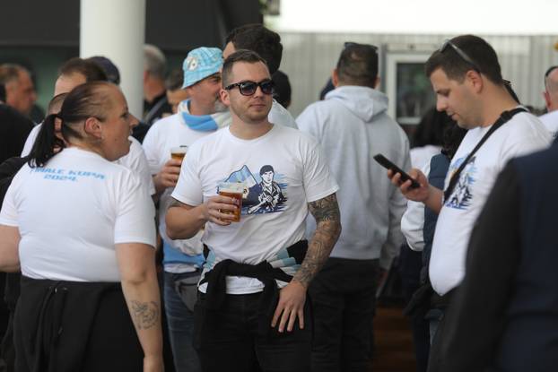 Osijek: Dolazak navijača na finale Hrvatskog nogometnog kupa