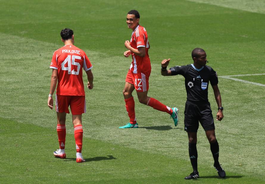 Club World Cup - Group C - Bayern Munich v Auckland City