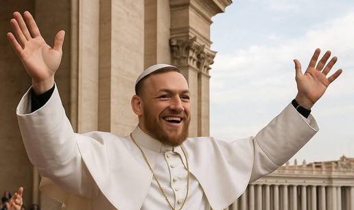 Osuđeni silovatelj McGregor objavio fotografiju sebe u papinoj obući: 'Kralj se vratio'