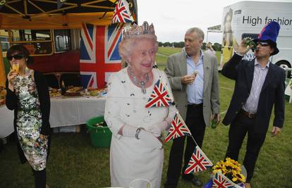 Kraljica Elizabeta slavi 60 godina na britanskom tronu