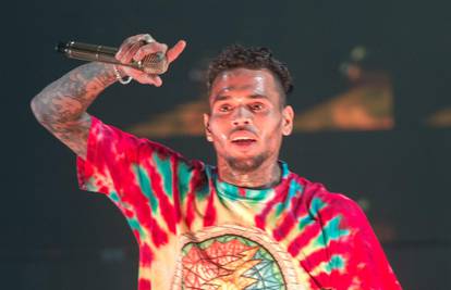Chris Brown je ogorčen: 'Tužim Filipince, reketarili su me...'