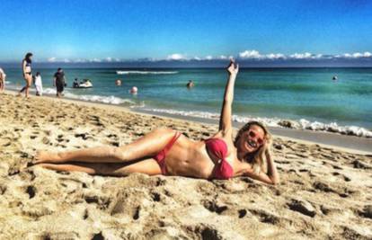Uživanje na plaži: Maja Šuput je slobodna, gola i pozitivna...