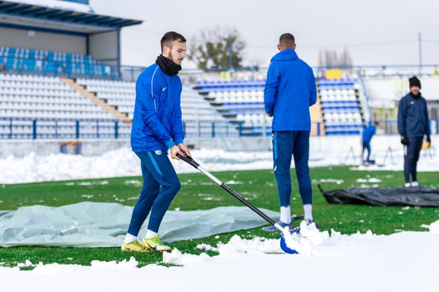 Čisti, čisti! Pogledajte kako su Osječani sredili svoj Gradski vrt