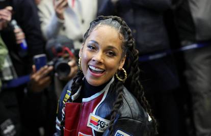 Alicia Keys  pjevala putnicima na željezničkoj stanici u Londonu