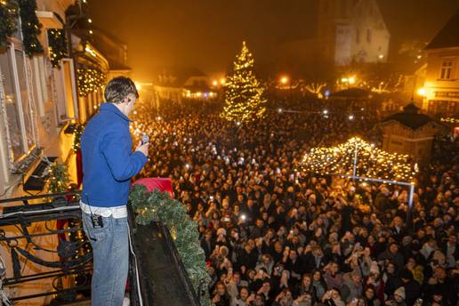 Miljenik publike Jakov Jozinovi&cacute; odu&scaron;evio tisu&cacute;e u Samoboru