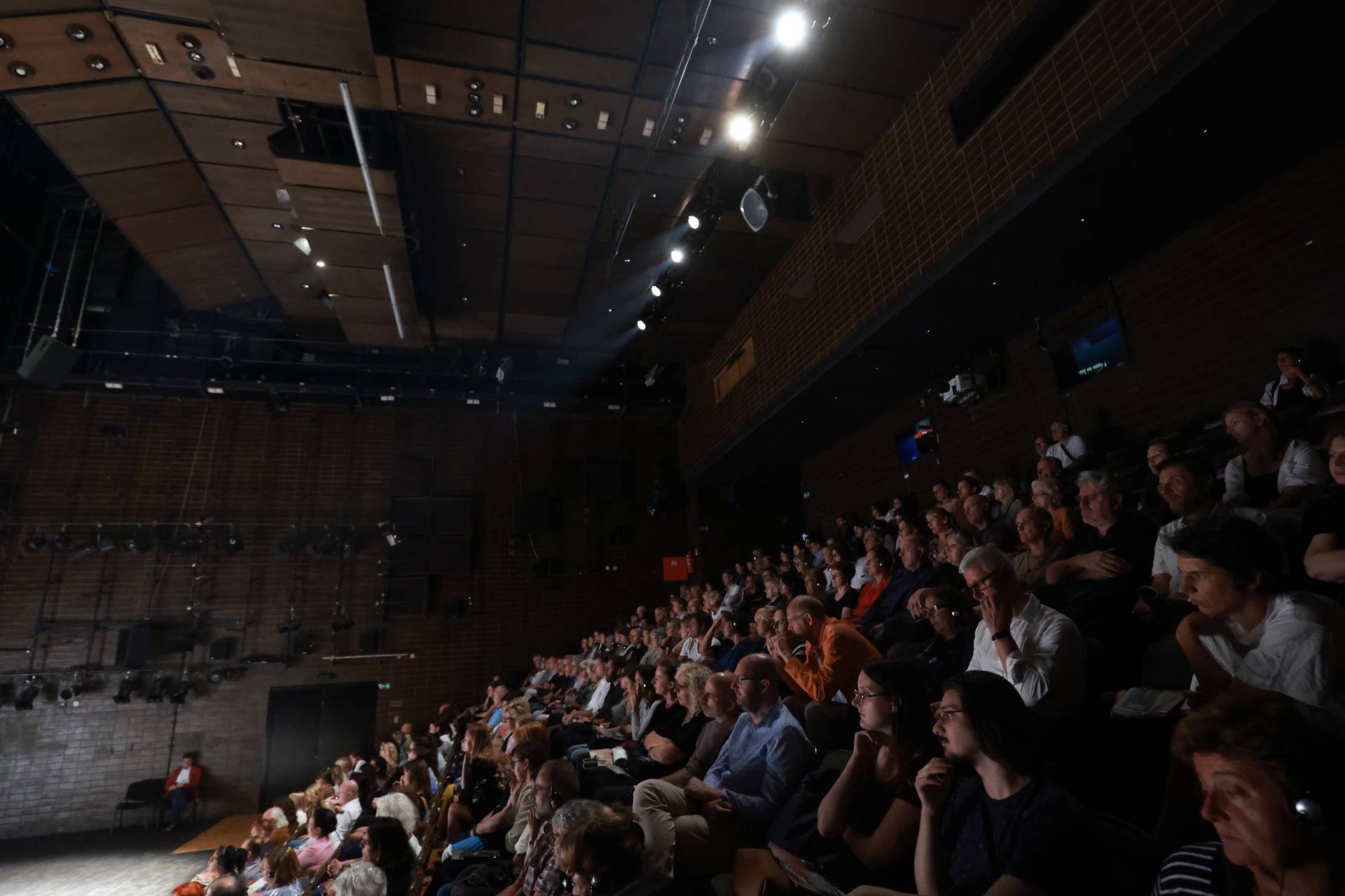 Zagreb: David Grossman gostovao na tribini Festivala svjetske književnosti "Razotkrivanje"