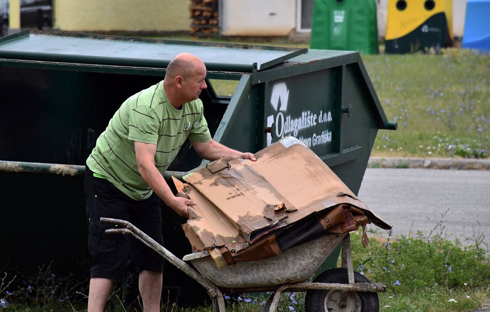 Nova Gradiška: Stanovnici saniraju posljedice jučerašnjeg nevremena