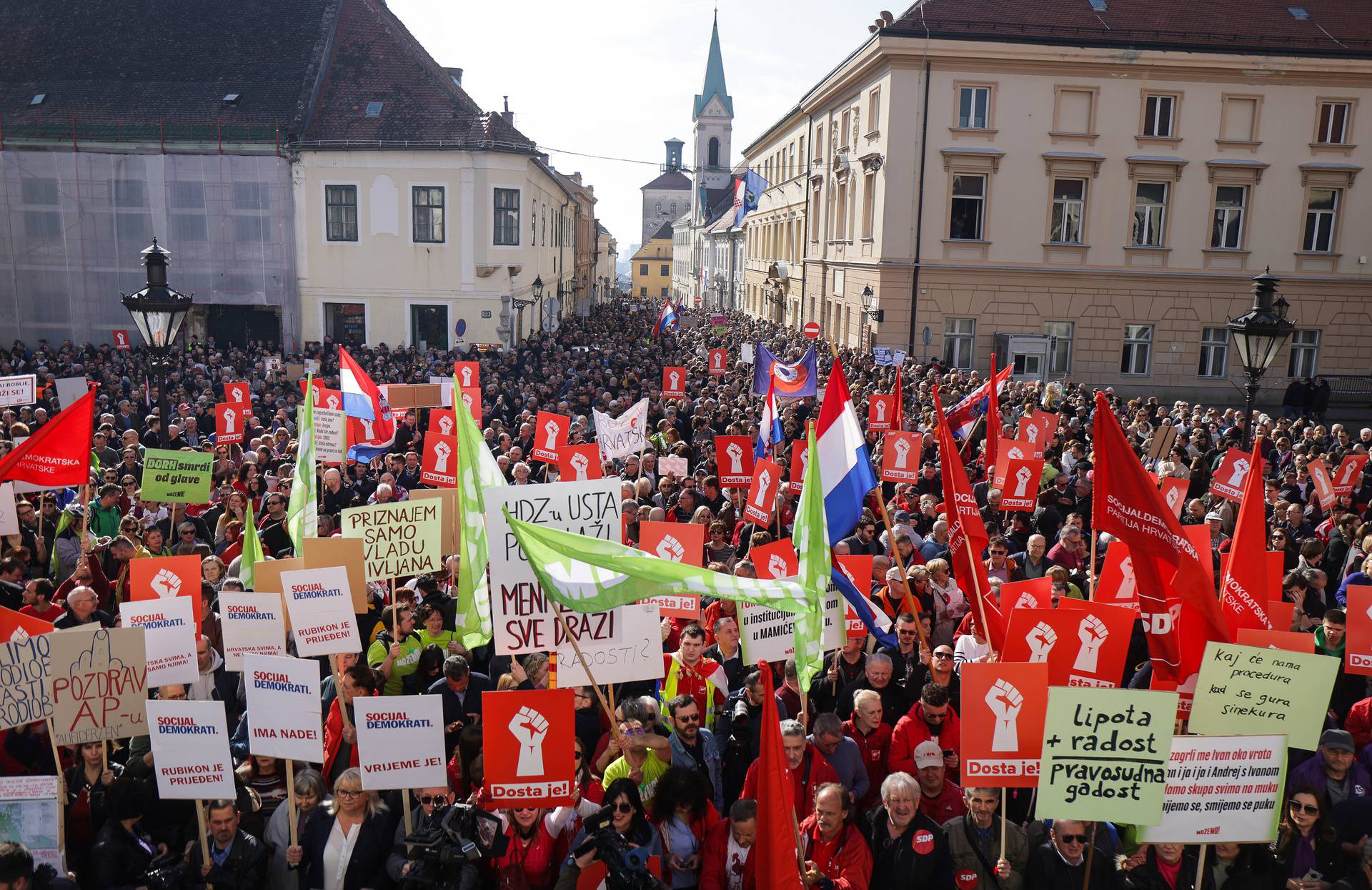 Zagreb: Prosvjed lijevo-liberalne oporbe: "Dosta je! Idemo na izbore!" 