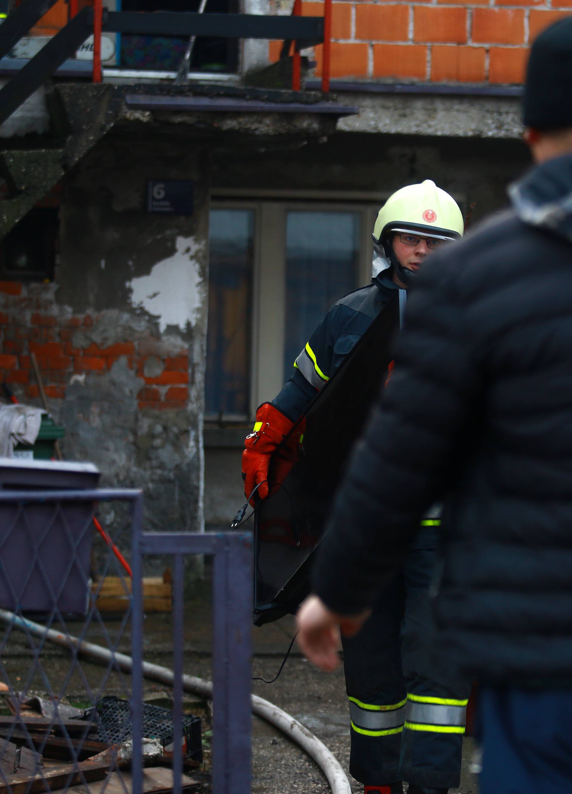 Zagreb: Vatrogasci gase poÅ¾ar kuÄe u BaoÅ¡iÄkom odvojku