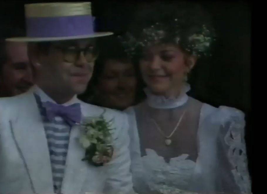 Bivša žena Eltona Johna htjela si je nauditi dok su bili u braku