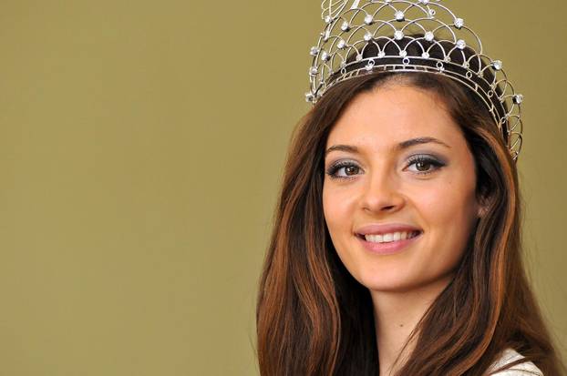 Vinkovci. Miss Universe 2012. Elizabeta Burg posjetila gradona?elnika Karli?a