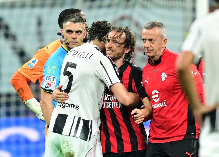 Serie A - AC Milan v Juventus