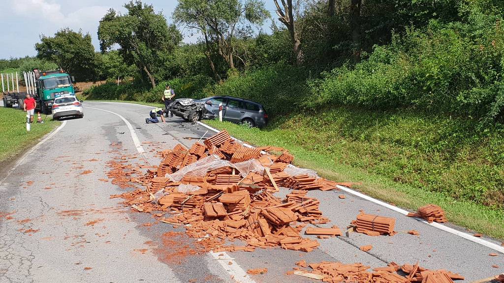 Našice: U sudaru s kamionom ozlijeđena vozačica automobila