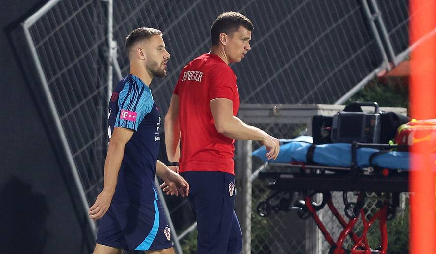 KATAR 2022: Trening hrvatske nogometne reprezentacije na trening kampu Al Ersal 3 u Dohi