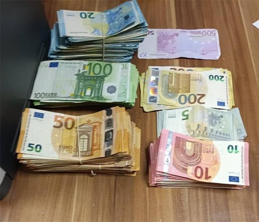 FOTO U Staroj Gradiški pokušao prijeći granicu s preko 32.000 eura u kešu, odmah ga kaznili