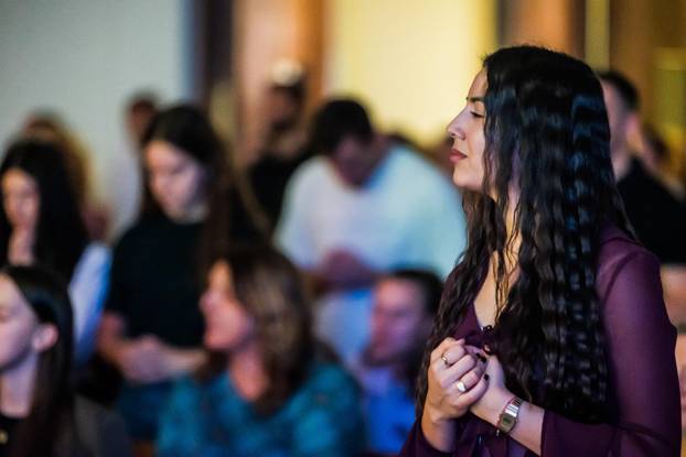 Split: U crkvi Srca Isusova održano je klanjanje za mlade kao odgovor na Noć vještica