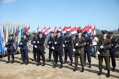 FOTO Evo kako je izgledalo svečano obilježavanje Dana Oluje i Dana branitelja u Kninu