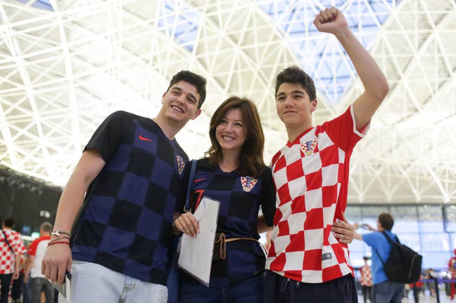 Zagreb: Brojne osobe iz javnog Å¾ivota odlaze Äarter letom na finalnu utakmicu HrV - FRA