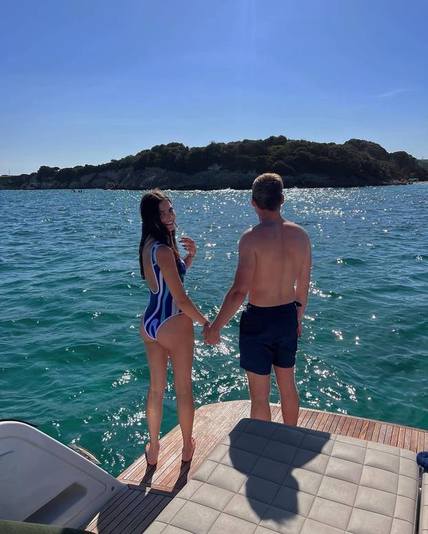 FOTO Ona ljubi F1 prvaka, a s drugim je vozačem dobila dijete