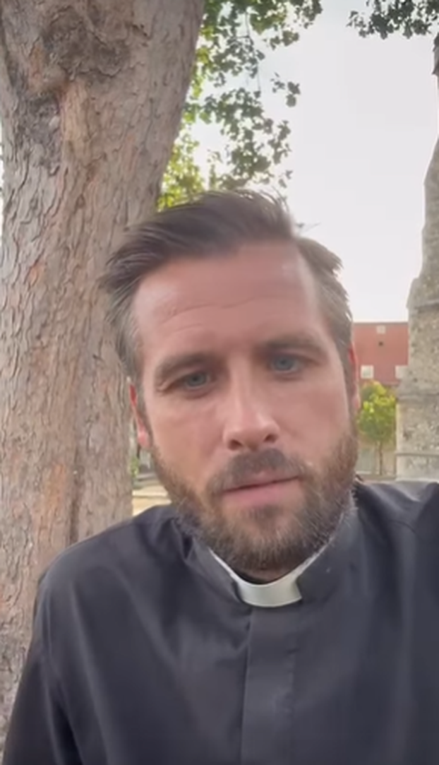 FOTO Ovi svećenici 'zapalili' su internet! Na listi su i Hrvati, žene im pišu da su najzgodniji...